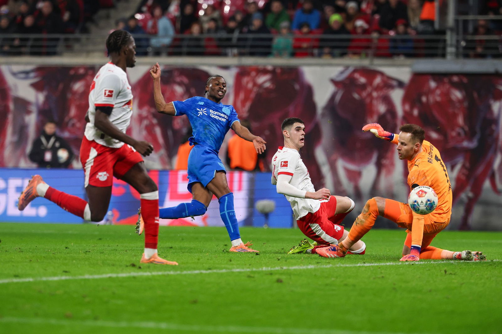 Im Spitzenspiel in Leipzig gab es viele Torszenen.