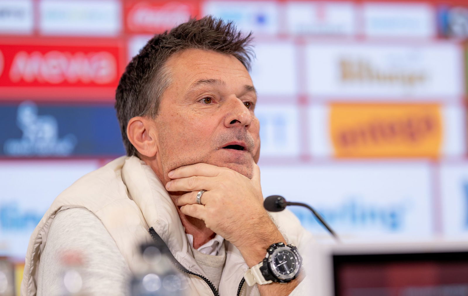 Manager Christian Heidel droht mit Mainz der Sturz in die zweite Liga. (Archivbild).  