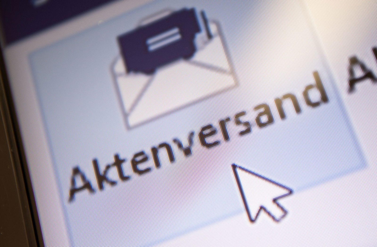 Nach Angaben des Ministeriums arbeiten künftig rund 11.000 Justizmitarbeiter mit der E-Akte. Bislang sind mehr als 2,7 Millionen Verfahren bereits elektronisch geführt.(Illustration)