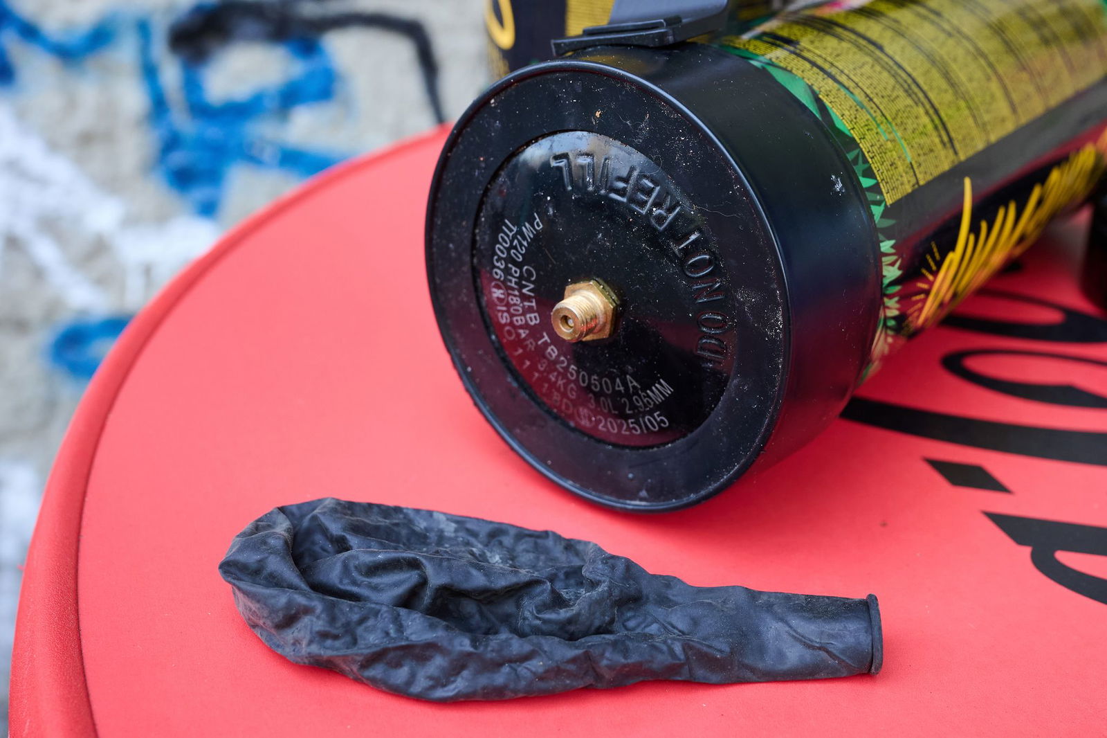 Lachgas hatte sich zur beliebten Partydroge gemausert und wird oft über einen Luftballon konsumiert. (Symbolbild)