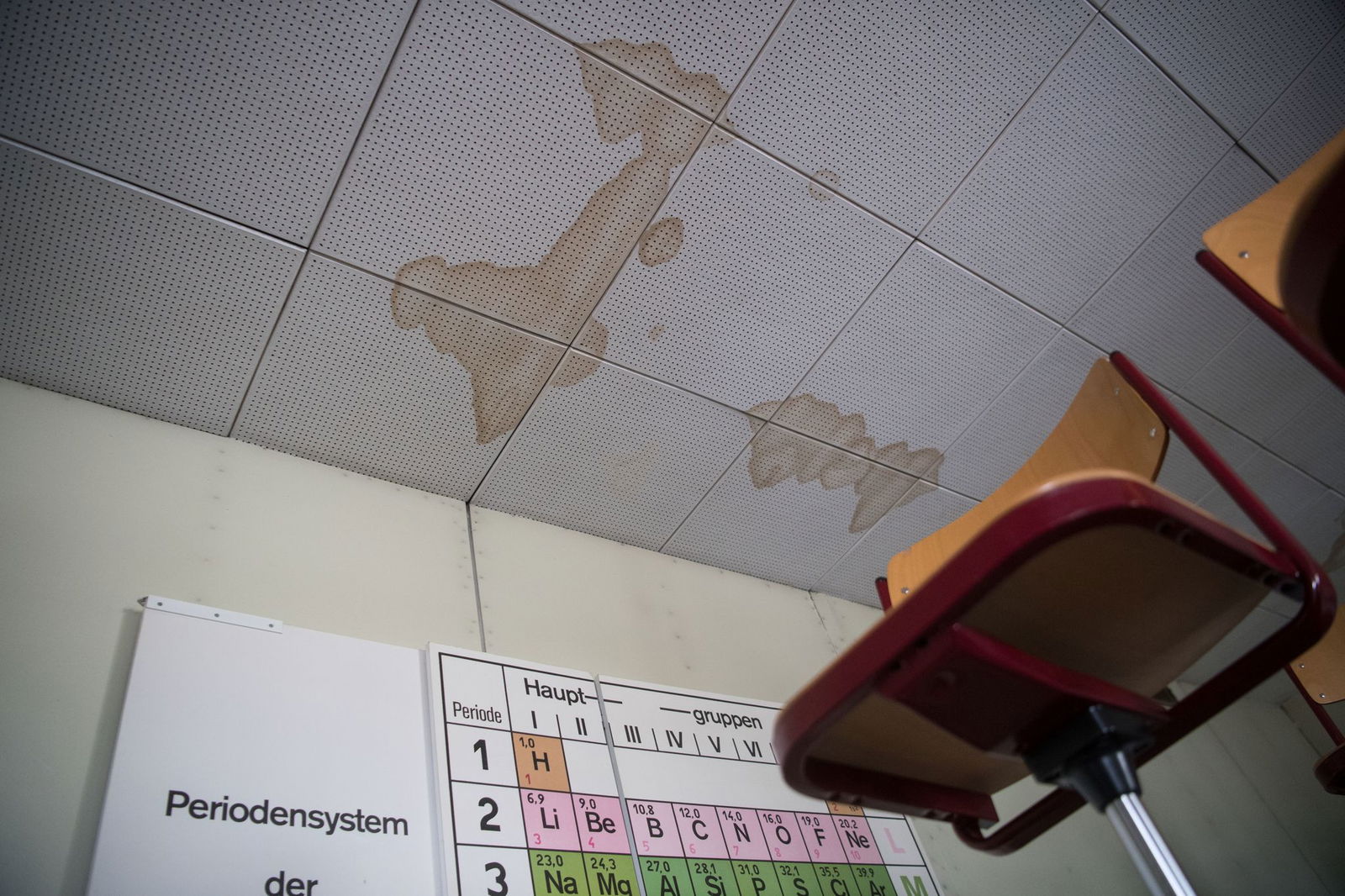 Schulleiterinnen und Schulleiter in Baden-Württemberg sehen einer Umfrage zufolge mehrheitlich Sanierungsbedarf an ihren Schulen. (Archivbild)