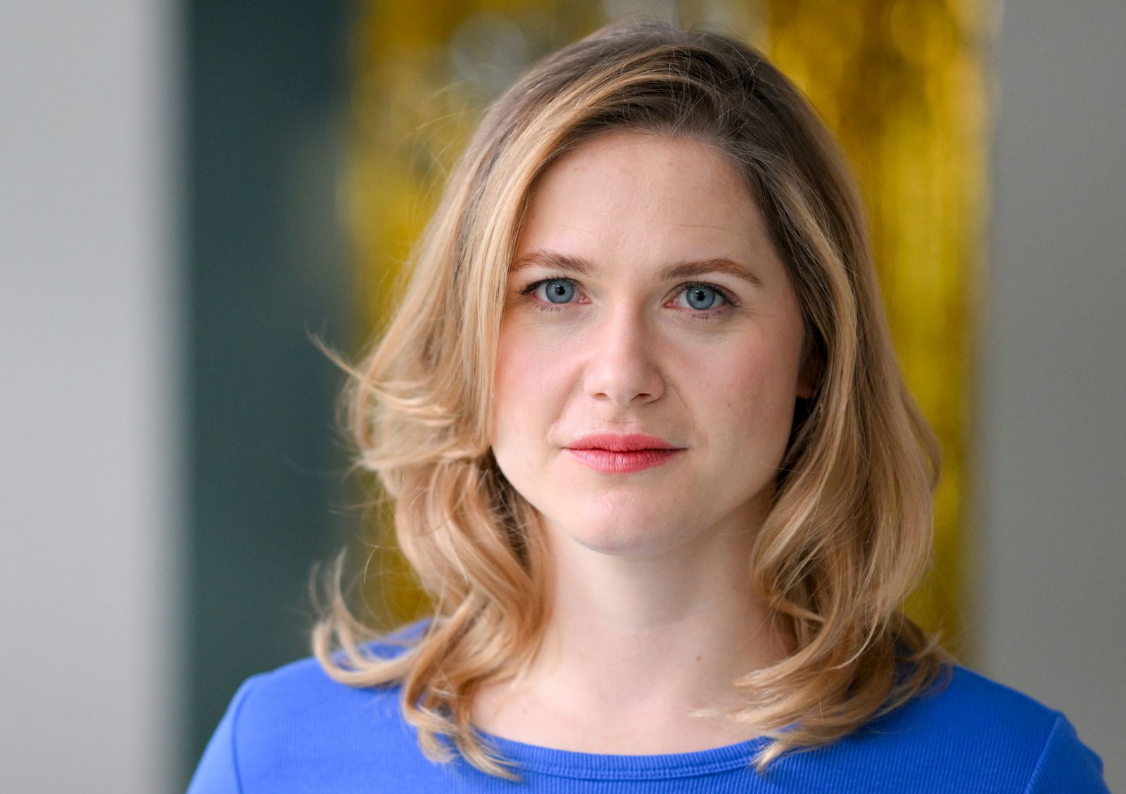 Schauspielerin Laura Lippmann kann Gebärdensprache übersetzen.