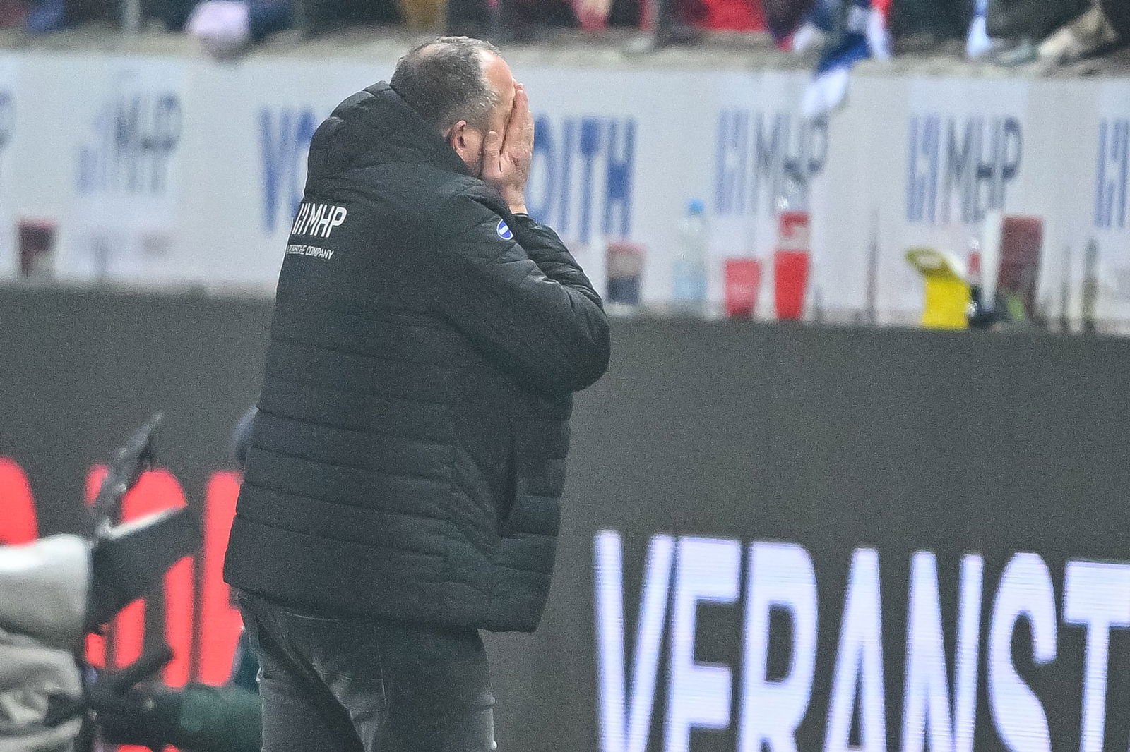 Für Trainer Frank Schmidt war das Heidenheimer Jahr mitunter schwer zu ertragen.