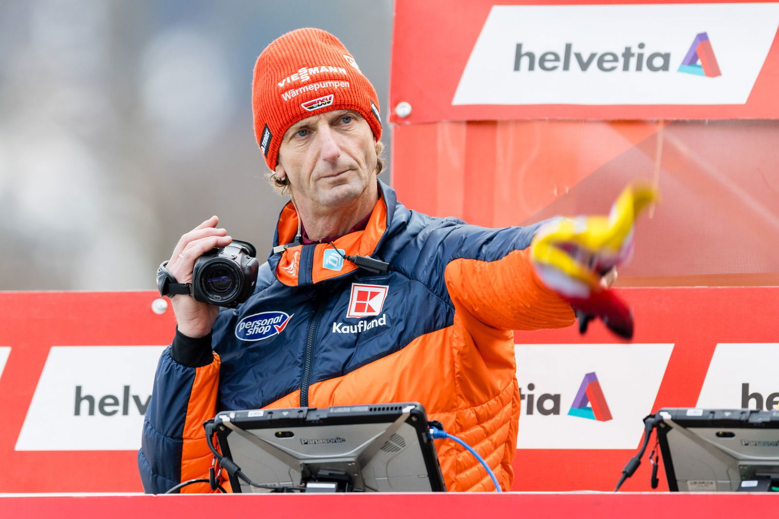 Erst ausschlafen, dann springen: Heinz Kuttin scherzt bei der Tournee-Zukunft. (Archivbild)