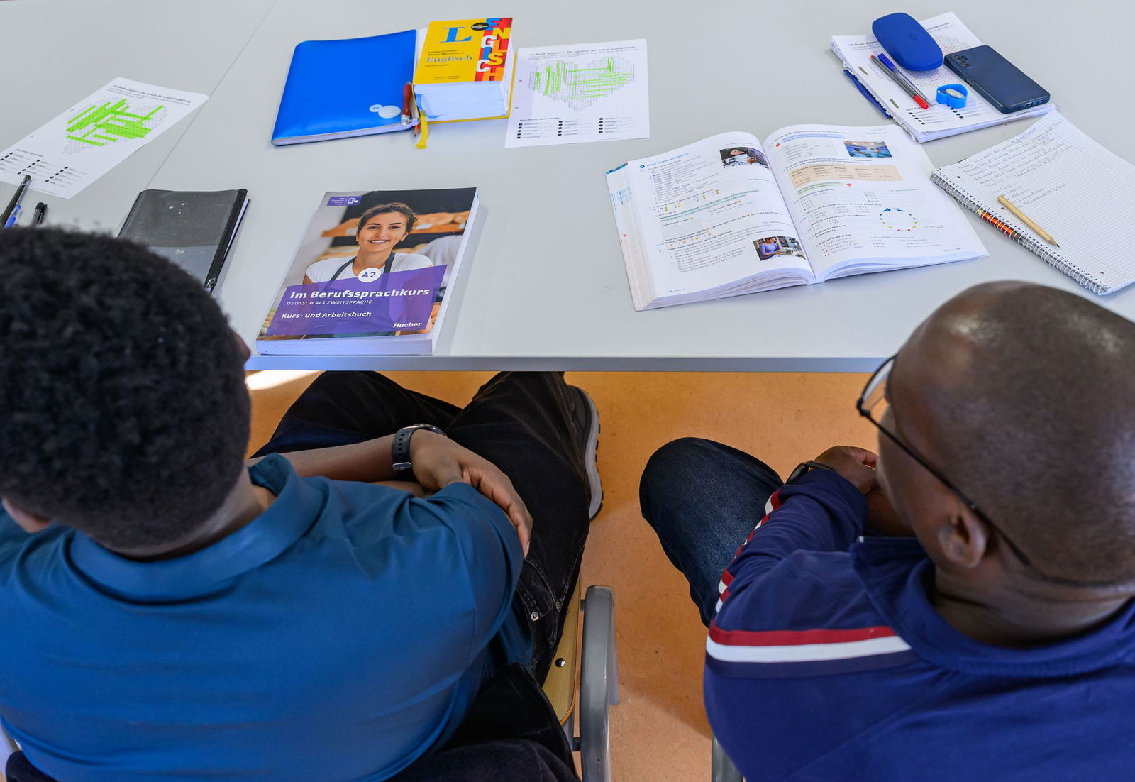 Aus den Kommunen hört man oft, wenn weniger Asylbewerber kämen, könne man den Zuwanderern bessere Integrationsangebote - auch mit Hilfe von Ehrenamtlichen - machen. (Symbolbild)