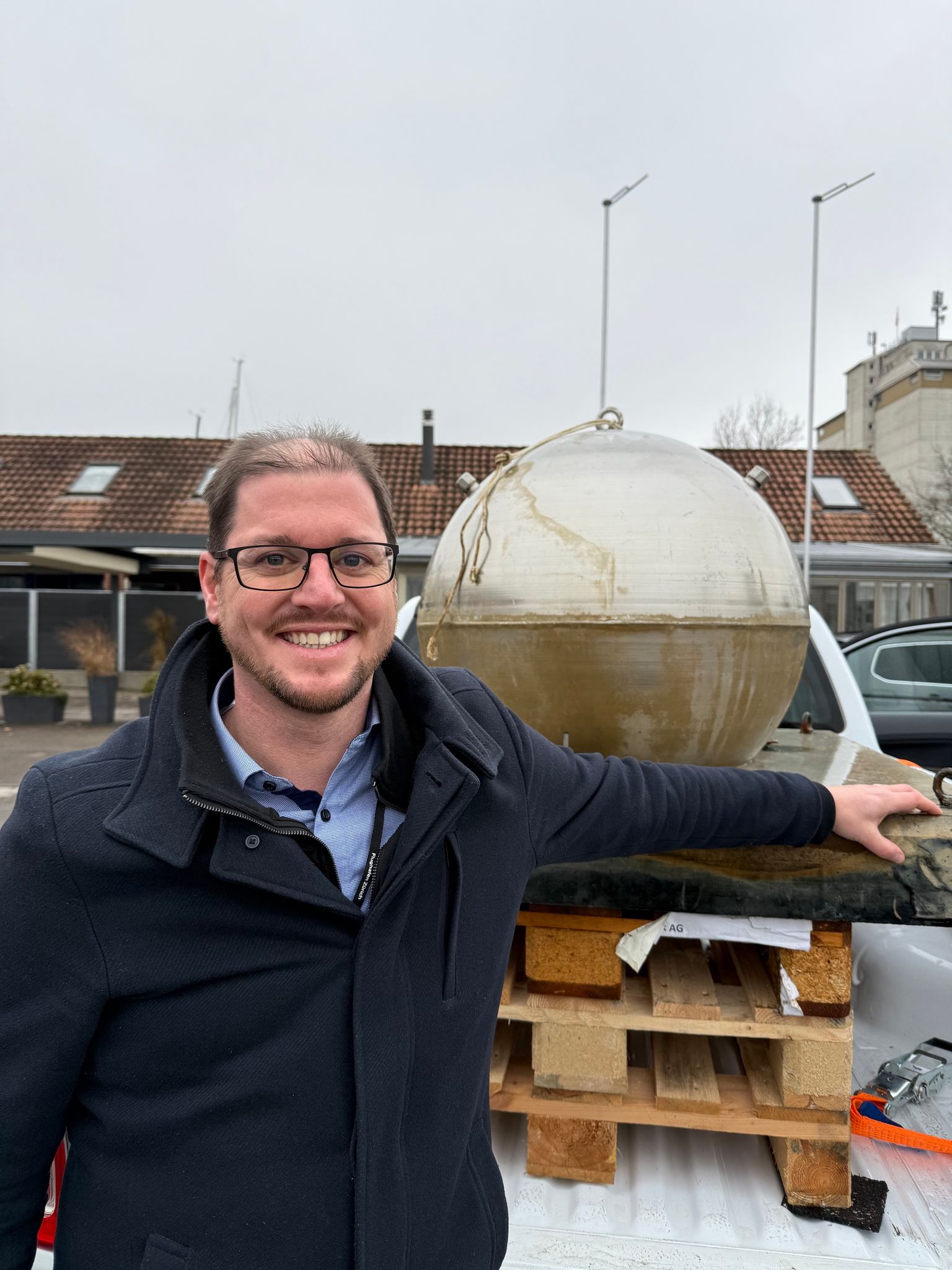 Finder Silvan Paganini soll nun auch etwas von dem Gin abbekommen.