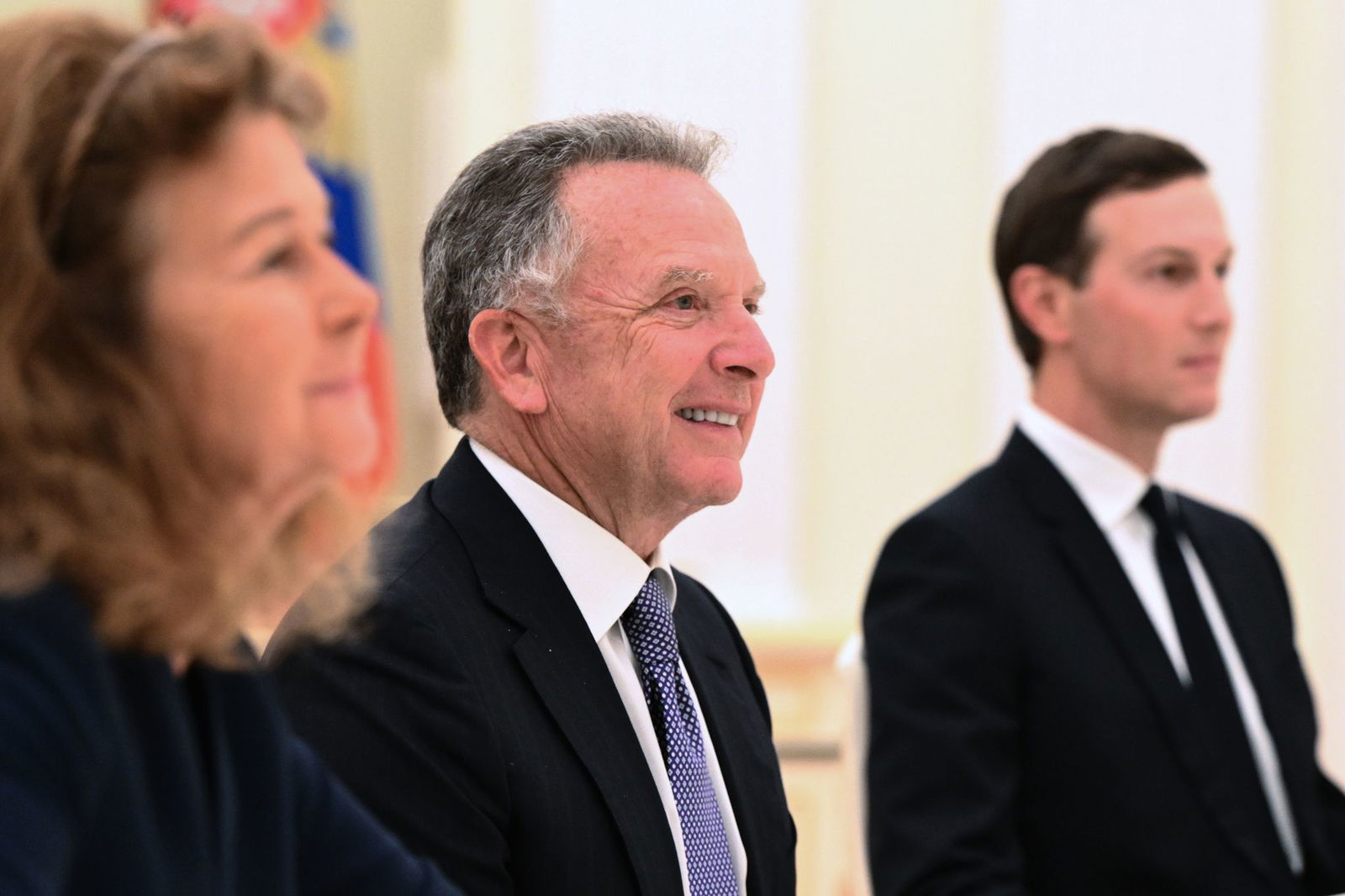 Witkoff (M) und Kushner (r) waren am Dienstag für Ukraine-Verhandlungen zu Gast im Kreml. 