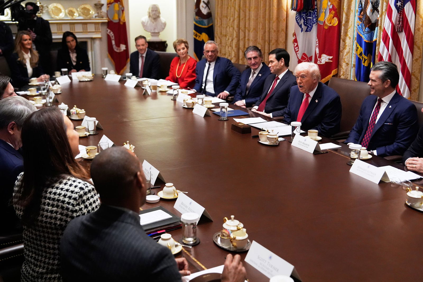 Verteidigungsminister Pete Hegseth spricht von Rückgang bei Drogenschmuggel über das Meer 