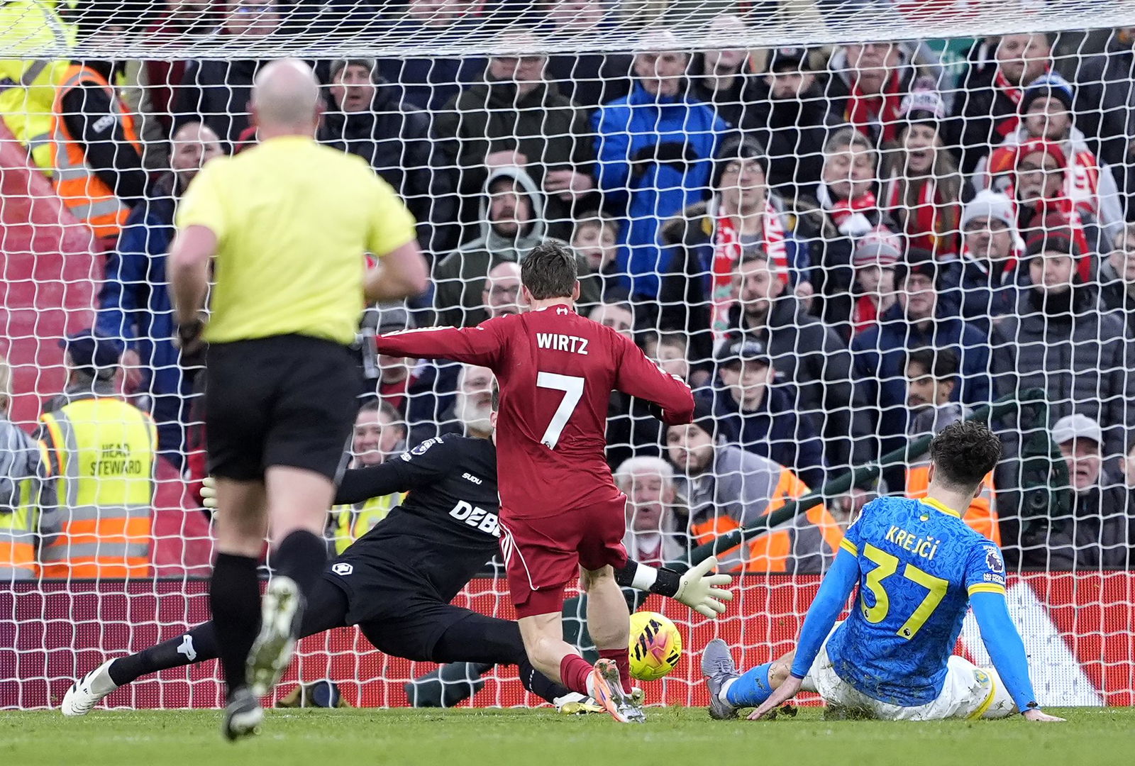 Die Erlösung für Florian Wirtz: Er erzielte das 2:0 gegen Wolverhampton.