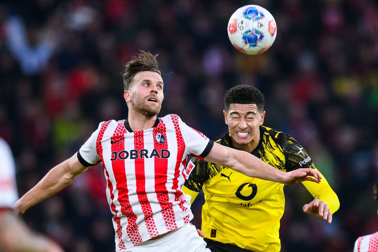 Lucas Höler (l.) traf sehenswert, Jobe Bellingham sah Rot.