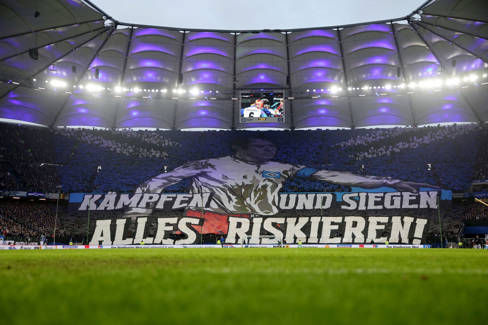 Die Choreographie der HSV-Fans vor dem Nordderby gegen Werder Bremen.