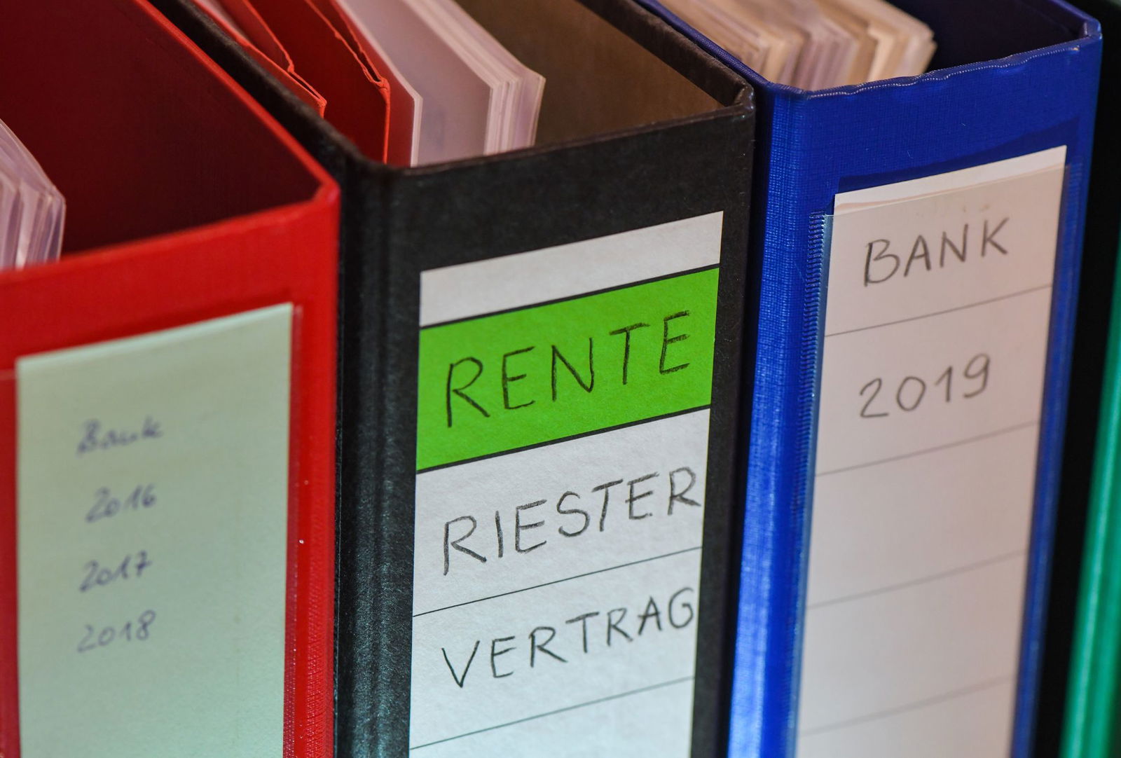 Der BGH hat eine Klausel in einem fondsgebundenen Riester-Vertrag geprüft. (Symbolbild)