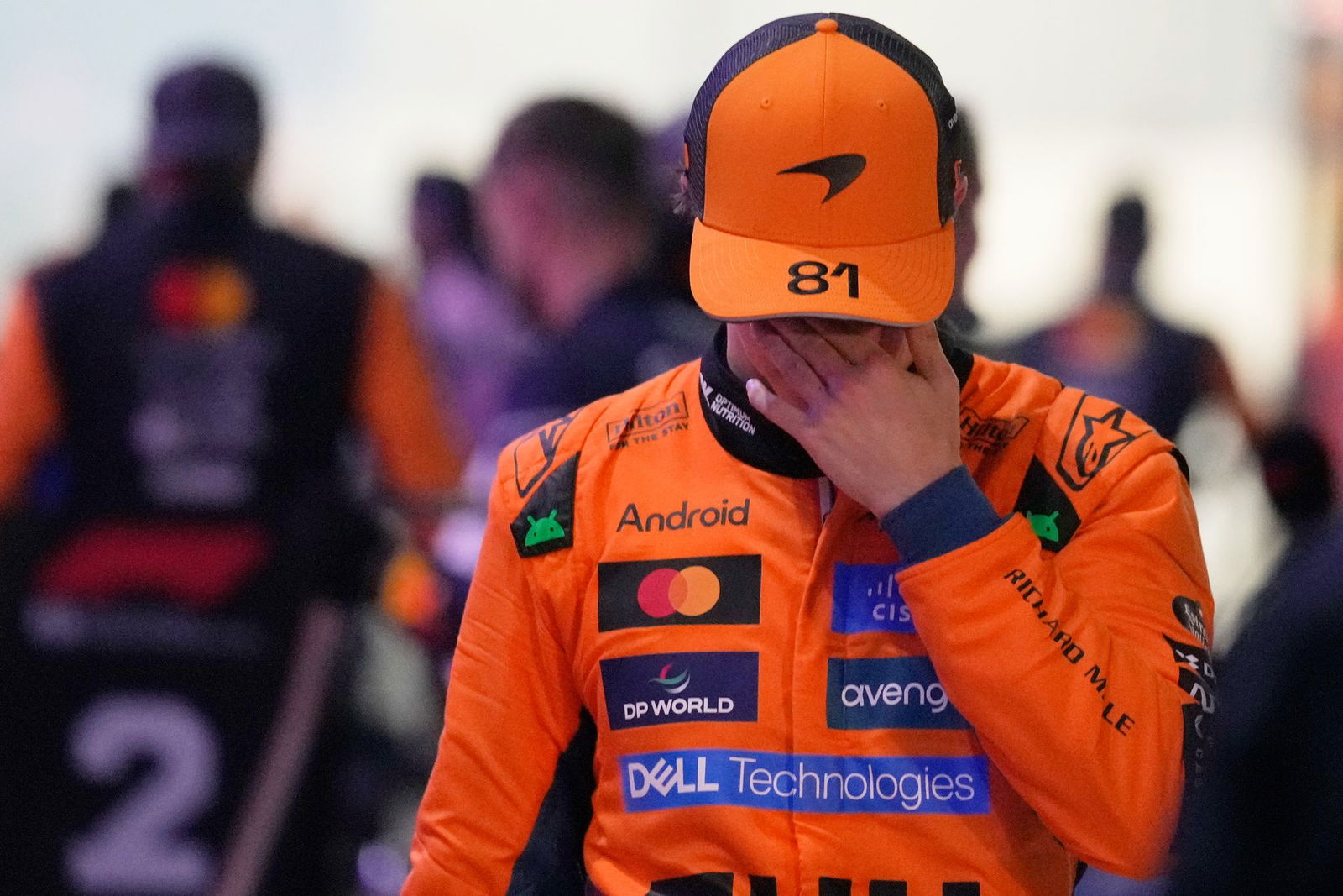 Sinnbildlich für McLaren nach dem Rennen in Katar: Ein sprachloser Oscar Piastri.