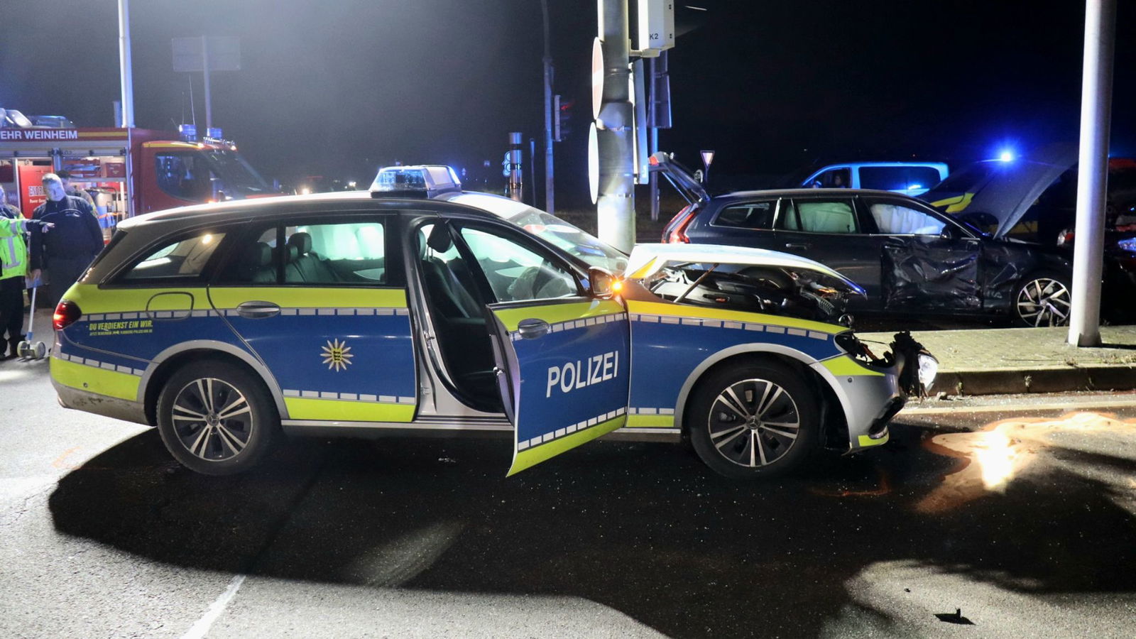 Die Polizei ermittelt zu den Hintergründen des Unfalls.