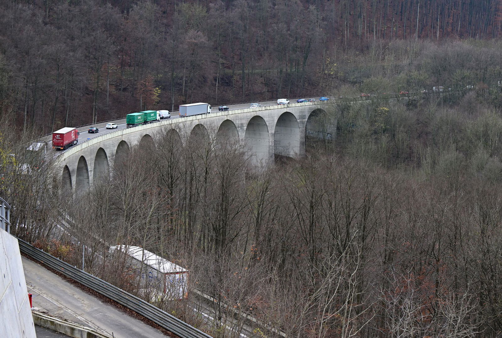Das Nadelöhr der Autobahn 8 im Landkreis Göppingen sorgt seit vielen Jahren für Ärger. (Foto-Archiv)