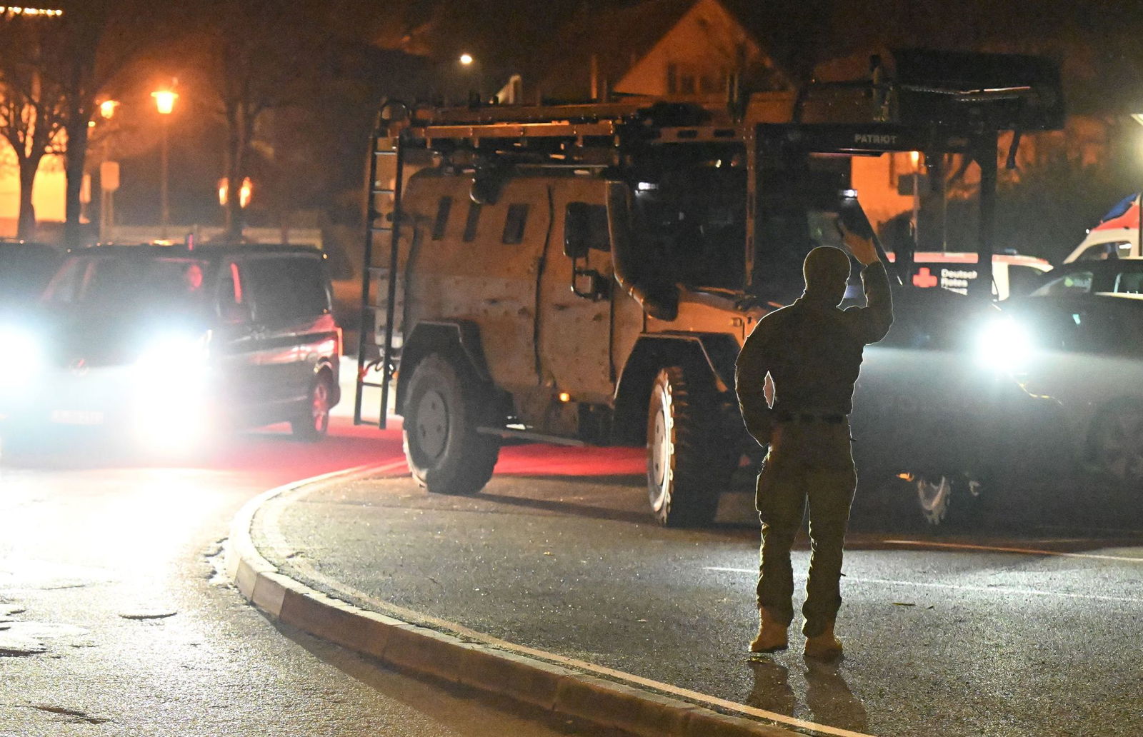 Spezialkräfte der Polizei unterstützten das Jugendamt. 