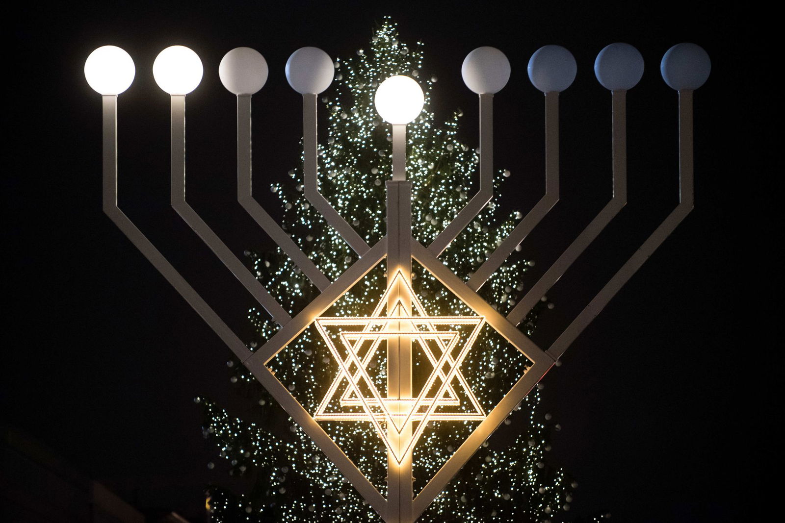 Die öffentliche Feier in Mainz zum Chanukka-Fest soll nach Worten von Innenminister Ebling das Signal senden, dass jüdisches Leben in die Mitte der Gesellschaft gehöre. (Symbolbild)