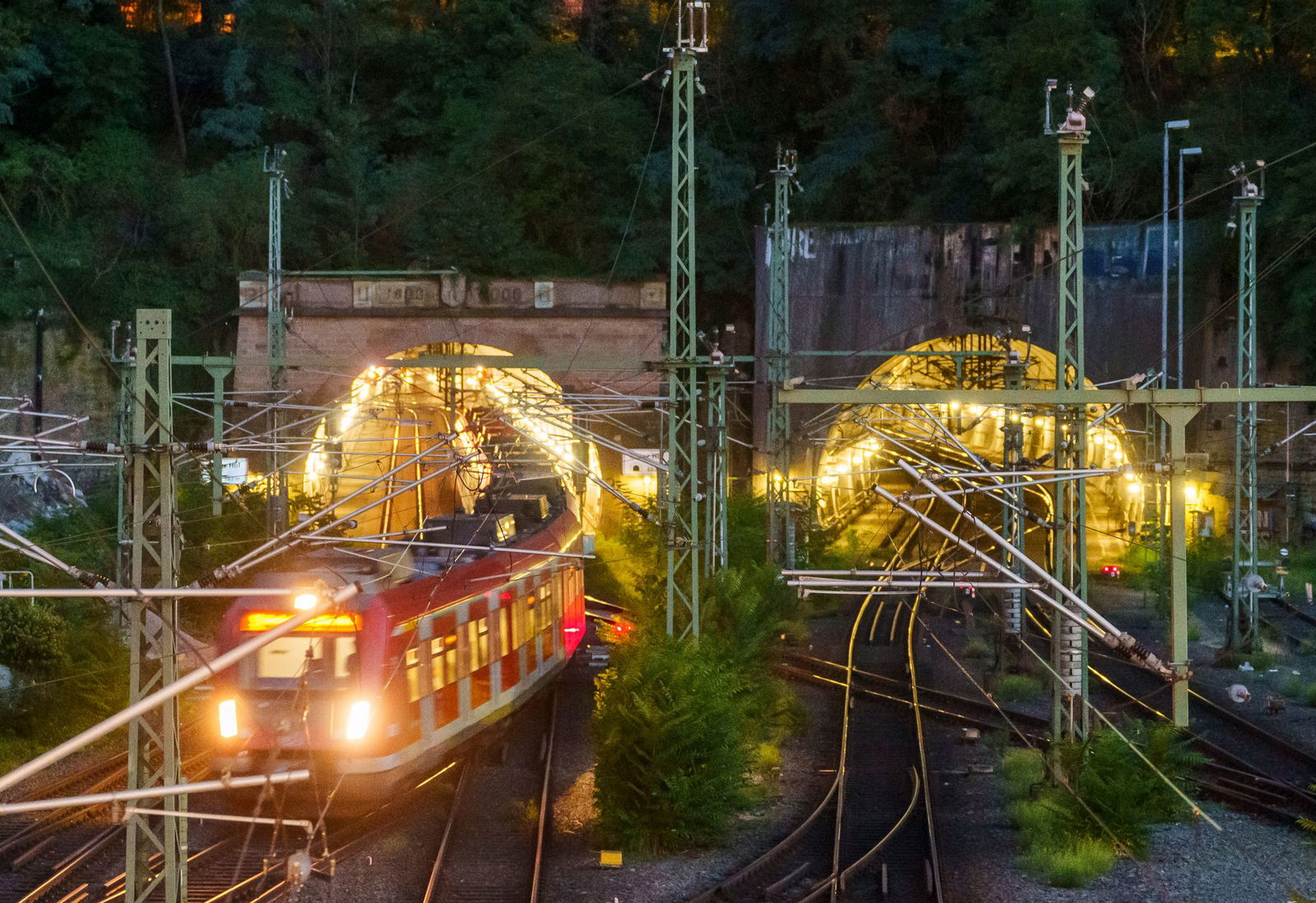Zum Fahrplanwechsel spricht der Zweckverband von neuen Angeboten sowie mehr Sitzplätzen am Mittelrhein. (Symbolbild)