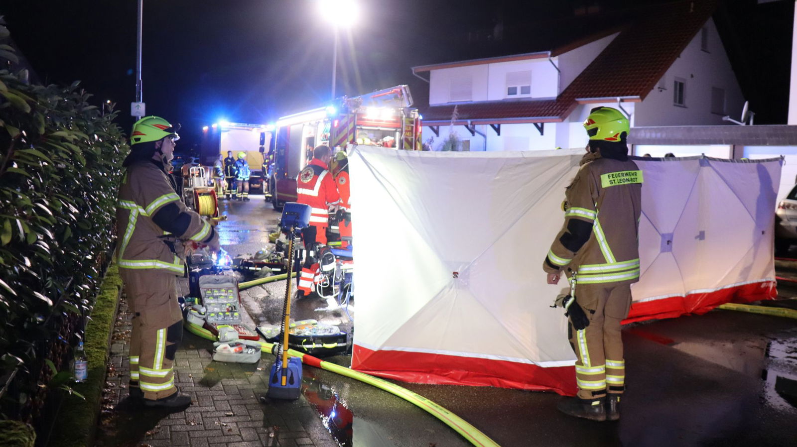 Bei einem Brand in St. Leon-Rot sind zwei Menschen ums Leben gekommen. 