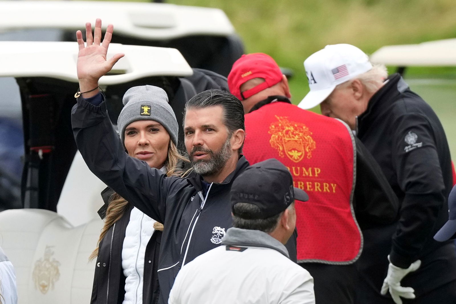 Bettina Anderson ist wiederholt an der Seite von Donald Trump Jr. gesehen worden - wie etwa beim Golf-Besuch seines Präsidenten-Vaters in Schottland im Juli. (Archivbild)