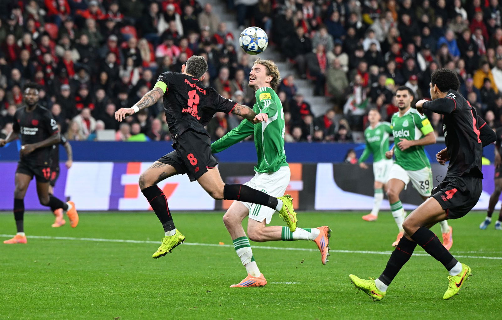 Leverkusens Robert Andrich hatte maßgeblichen Anteil am 1:0-Eigentor. 
