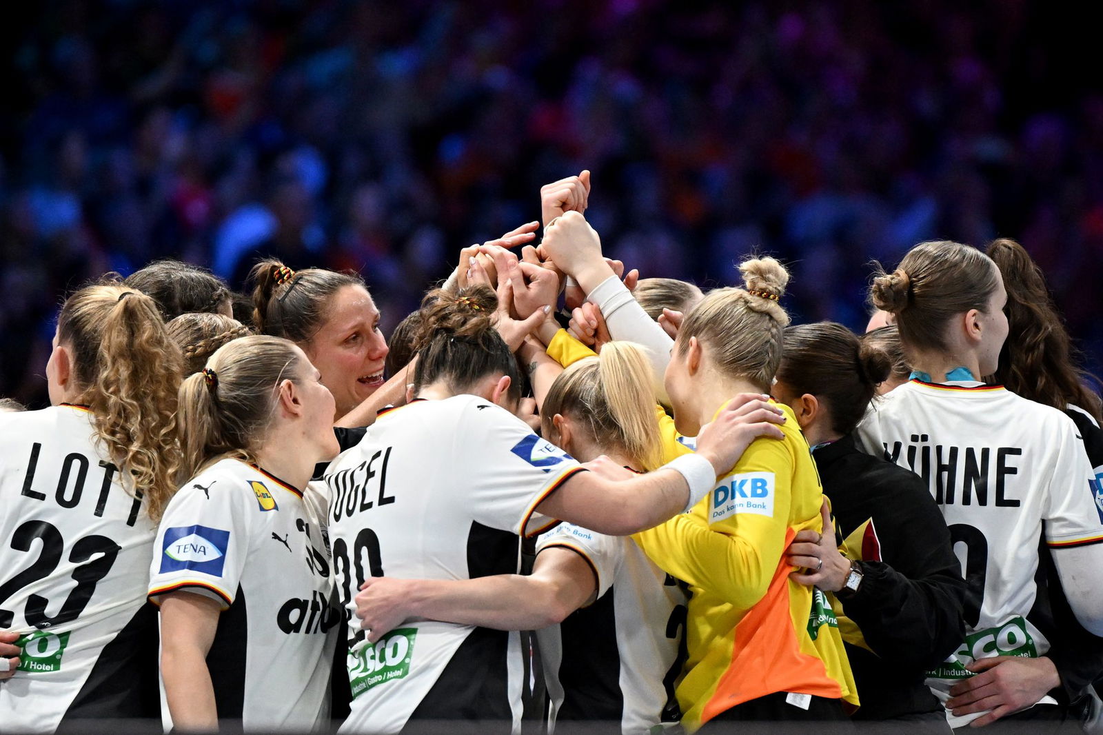 Deutschlands Handballerinnen kehren mit WM-Silber nach Hause zurück.