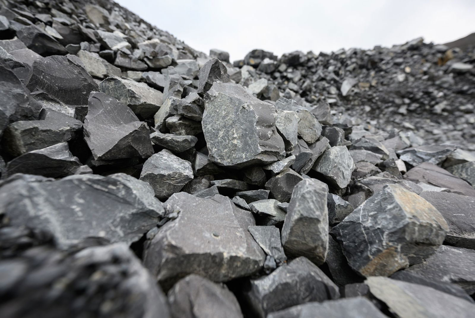 Plötzlich lösten sich die massiven Felsbrocken. (Symbolbild)