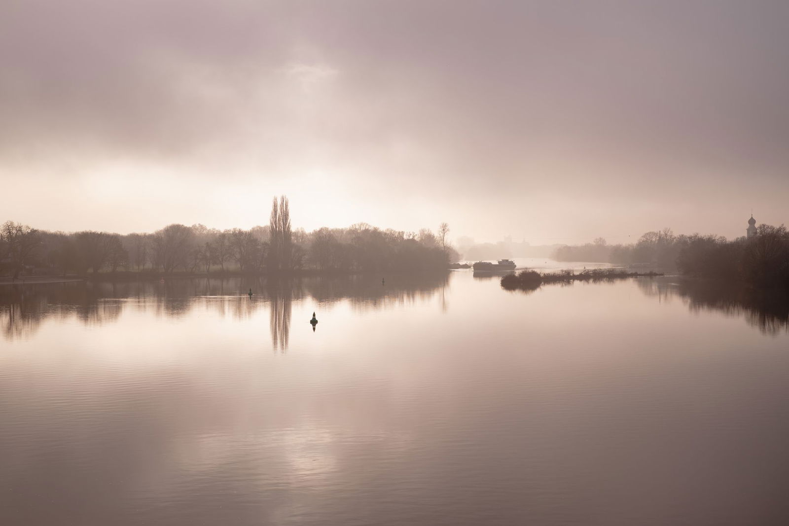 Wer sich nach der Sonne sehnt, kann sich laut einer Vorhersage des DWD auf Montag freuen.