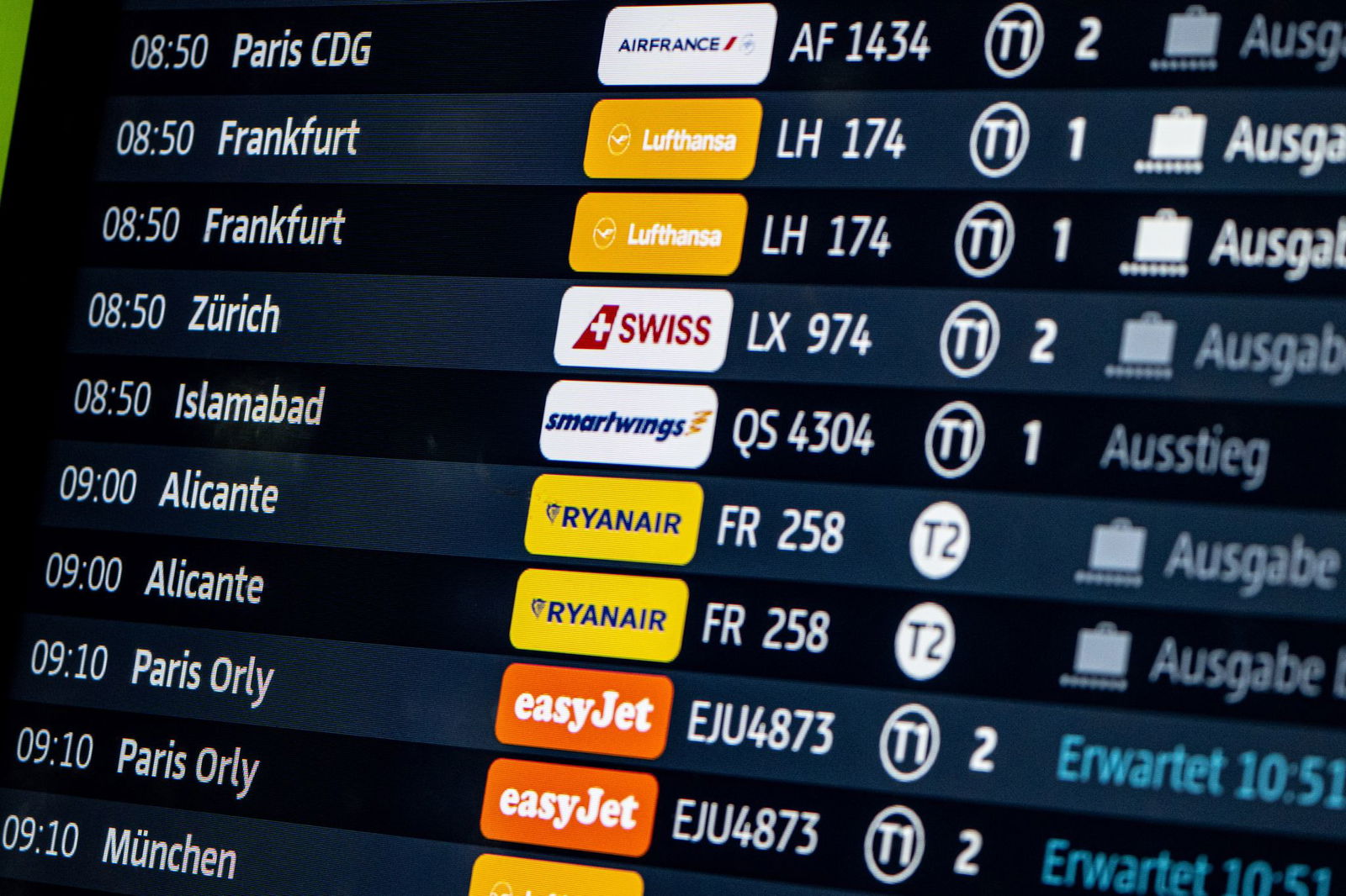 Erst setzte man die Geflüchteten auf Linienflüge via Istanbul. Inzwischen werden jedoch auch Chartermaschinen eingesetzt. (Symbolbild)