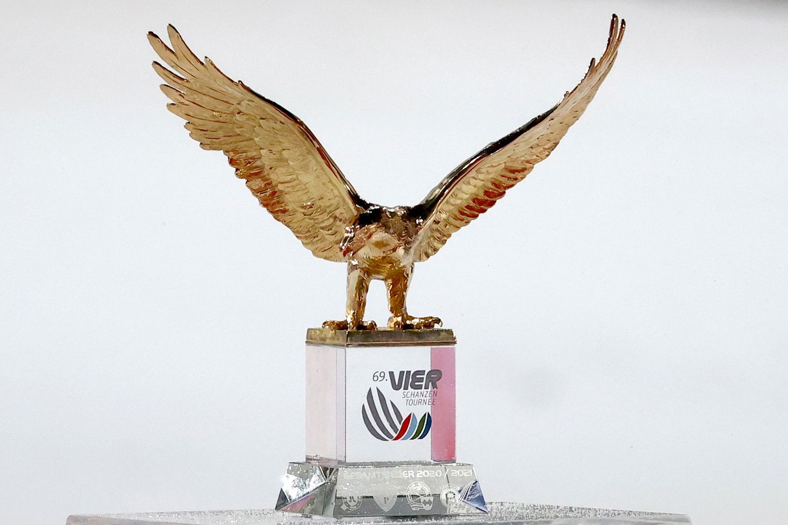 Der goldene Adler wird für den Tournee-Sieger verliehen. (Archivbild)