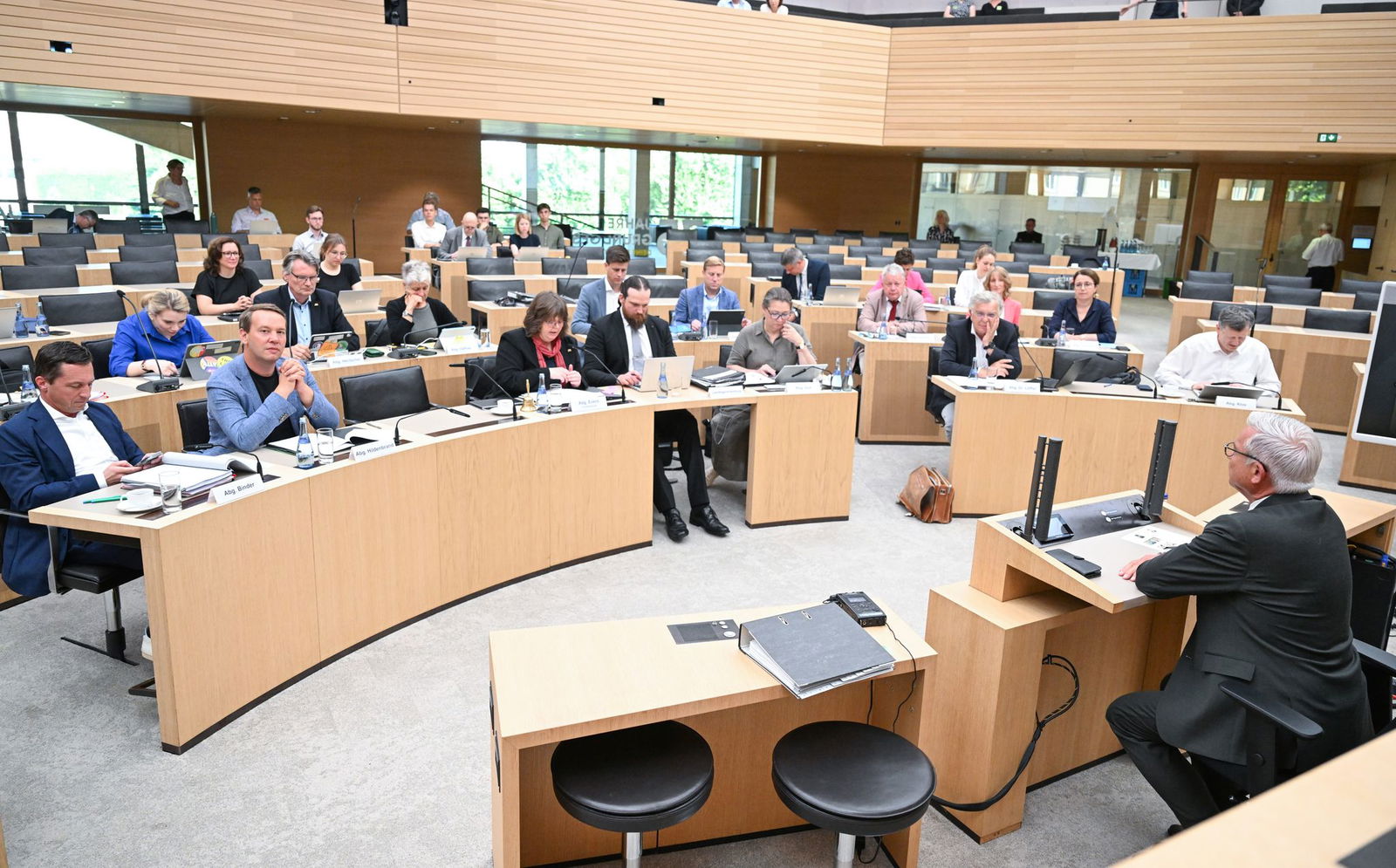 Auch der Innenminister selbst musste sich mehrfach den Fragen der Abgeordneten stellen. (Archivbild)