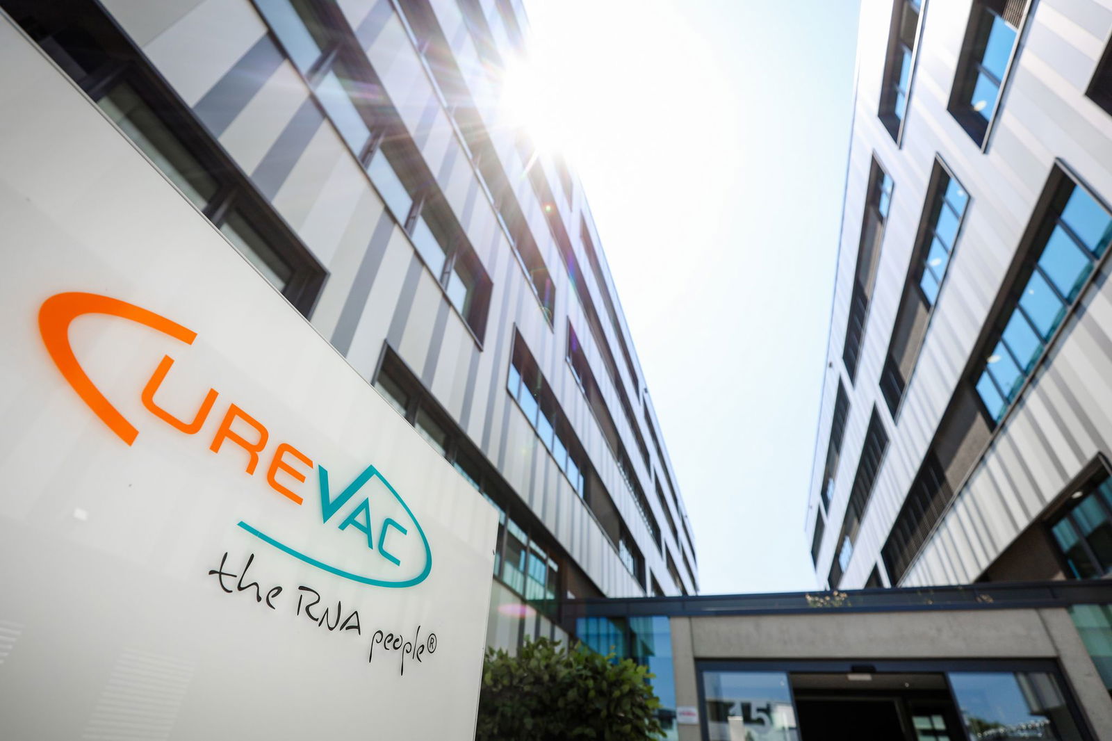 Im Laufe des Januars wird Biontech 100 Prozent an Curevac halten, dann ist der Deal komplett abgeschlossen. (Archivfoto)