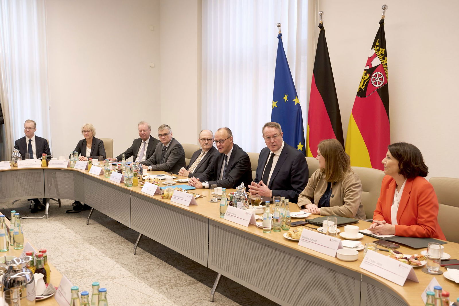 Merz nahm an einer Sitzung des rheinland-pfälzischen Ampel-Kabinetts teil. 