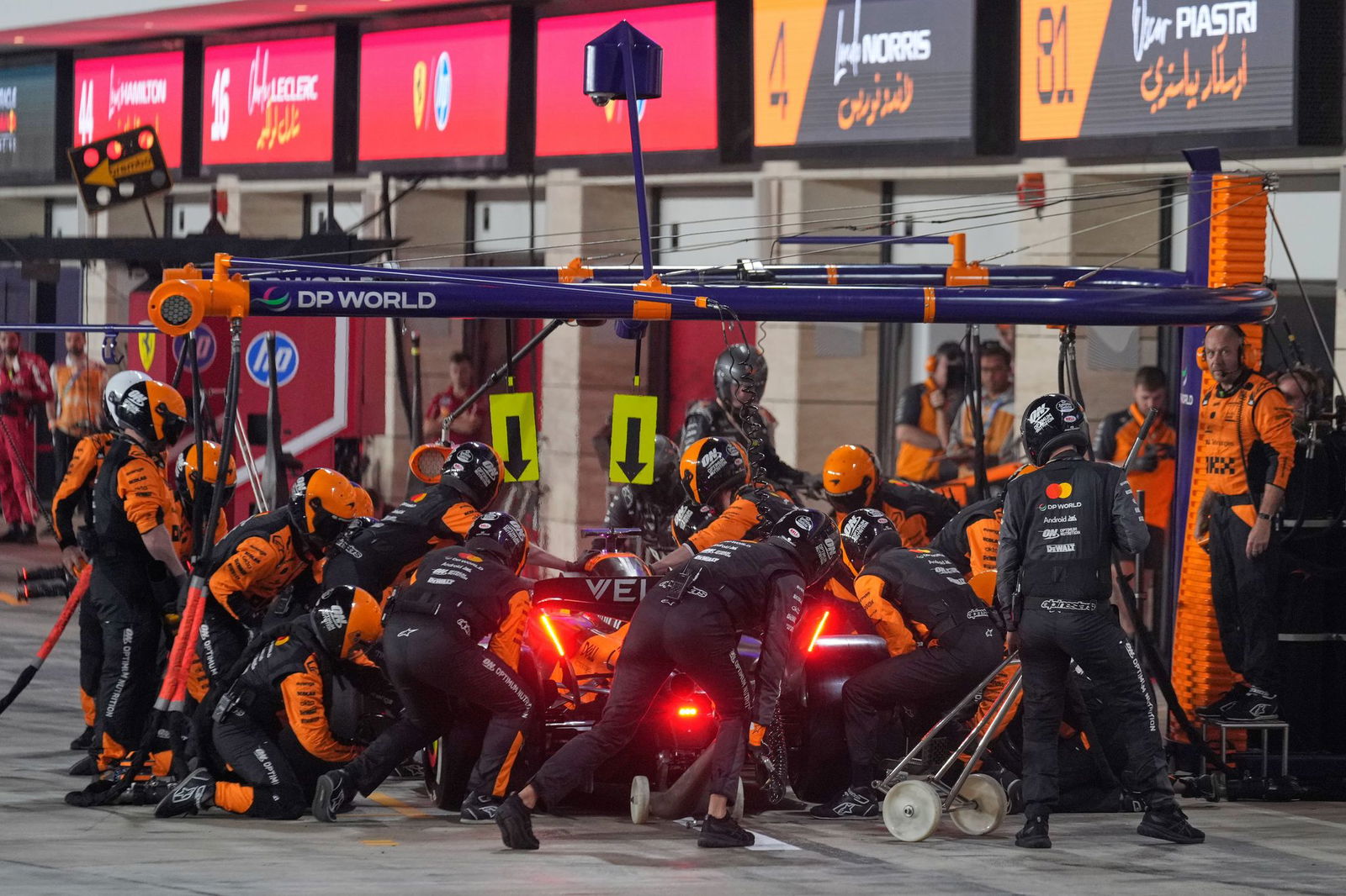 Die Lampen brennen in bisschen bei McLaren.  