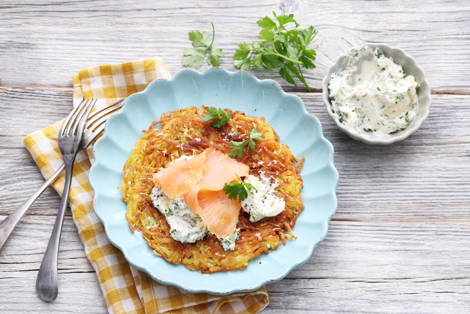 Rösti mit Kräuterfrischkäse & Räucherlachs
