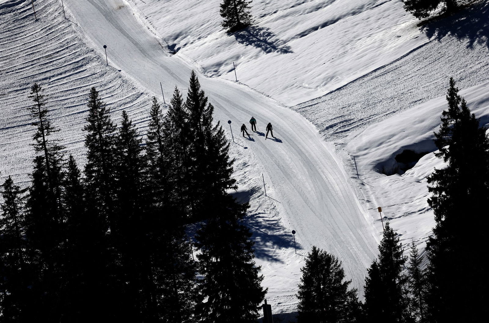 Nicht überall ist es abseits der Pisten grün. (Archivbild)