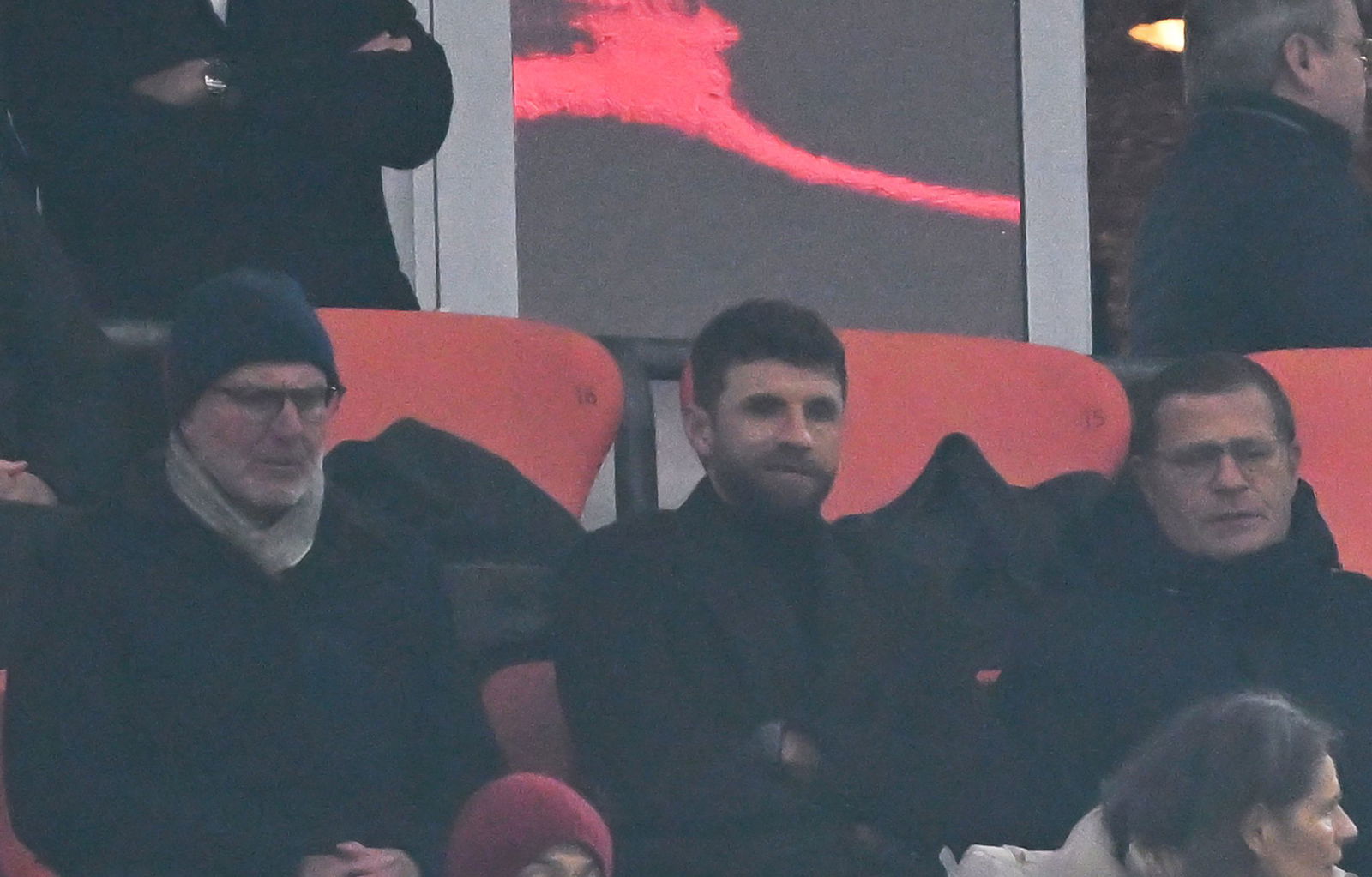 Müller (m) staunte nicht schlecht über den Mainzer Treffer zum 2:1.