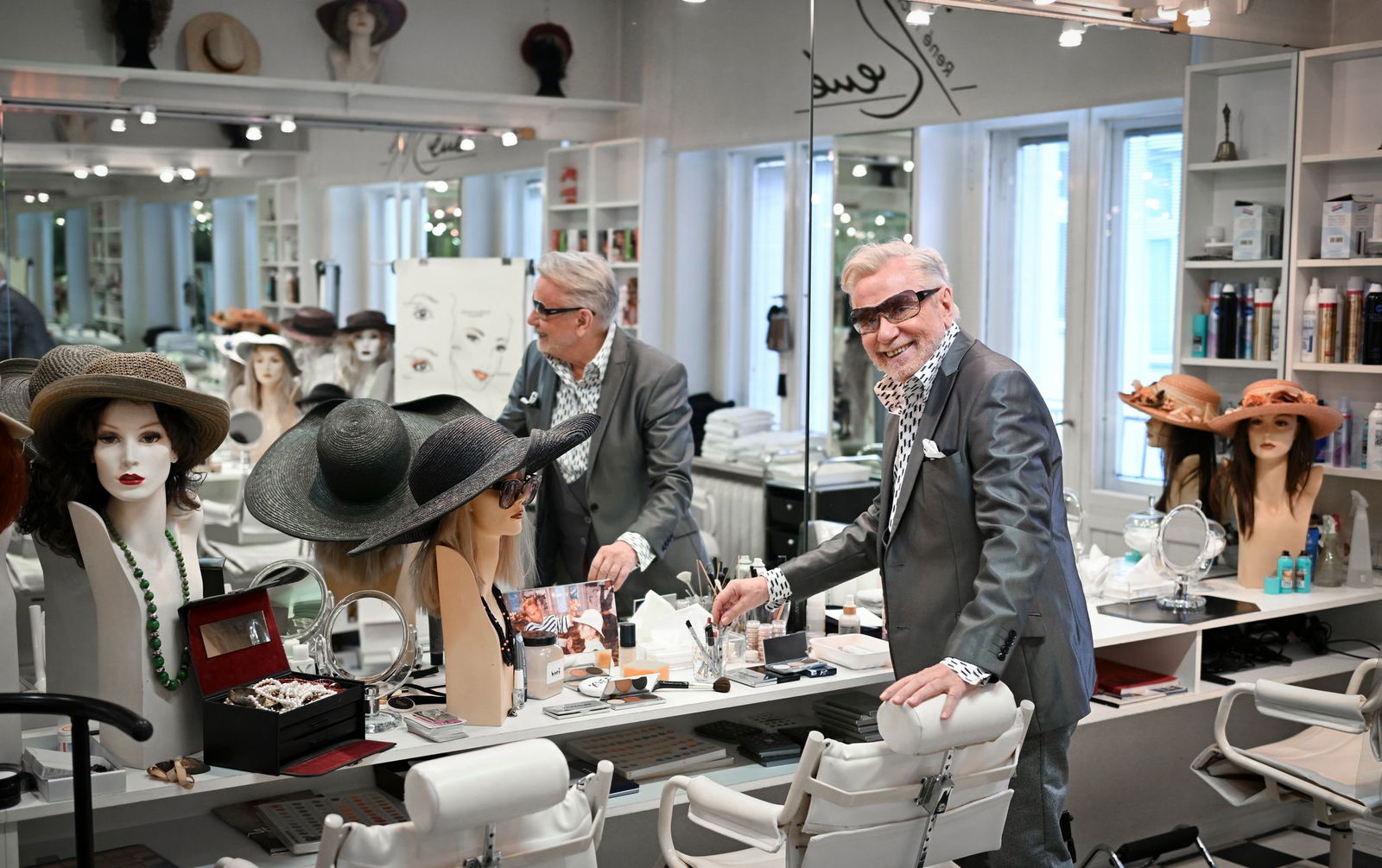 Hier saß sie oft bei ihrem Visagisten René Koch.