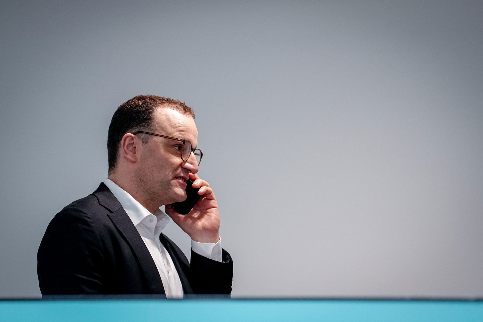 Jens Spahn ist in der Corona-Krise laut einer Untersuchung «gegen den Rat seiner Fachabteilungen» in großem Umfang in die Schutzmasken-Beschaffung eingestiegen. (Archivfoto)