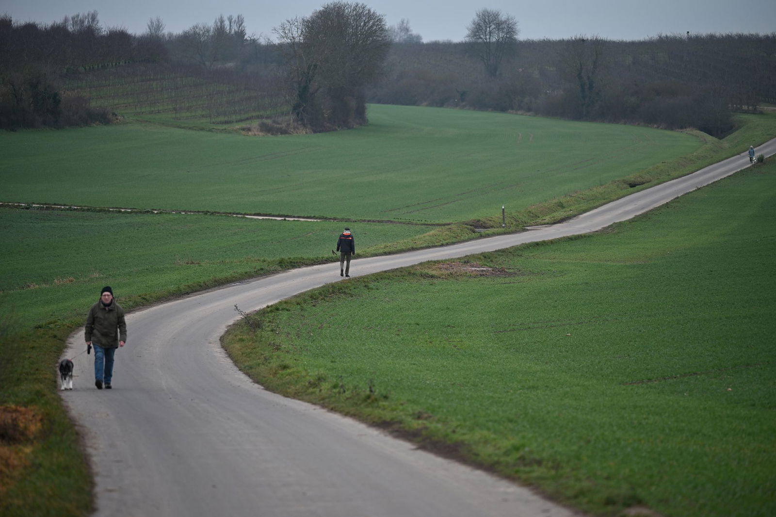 Mehrere dünne Schichten halten warm und lassen sich bei milderen Temperaturen leicht anpassen. (Symbolbild)