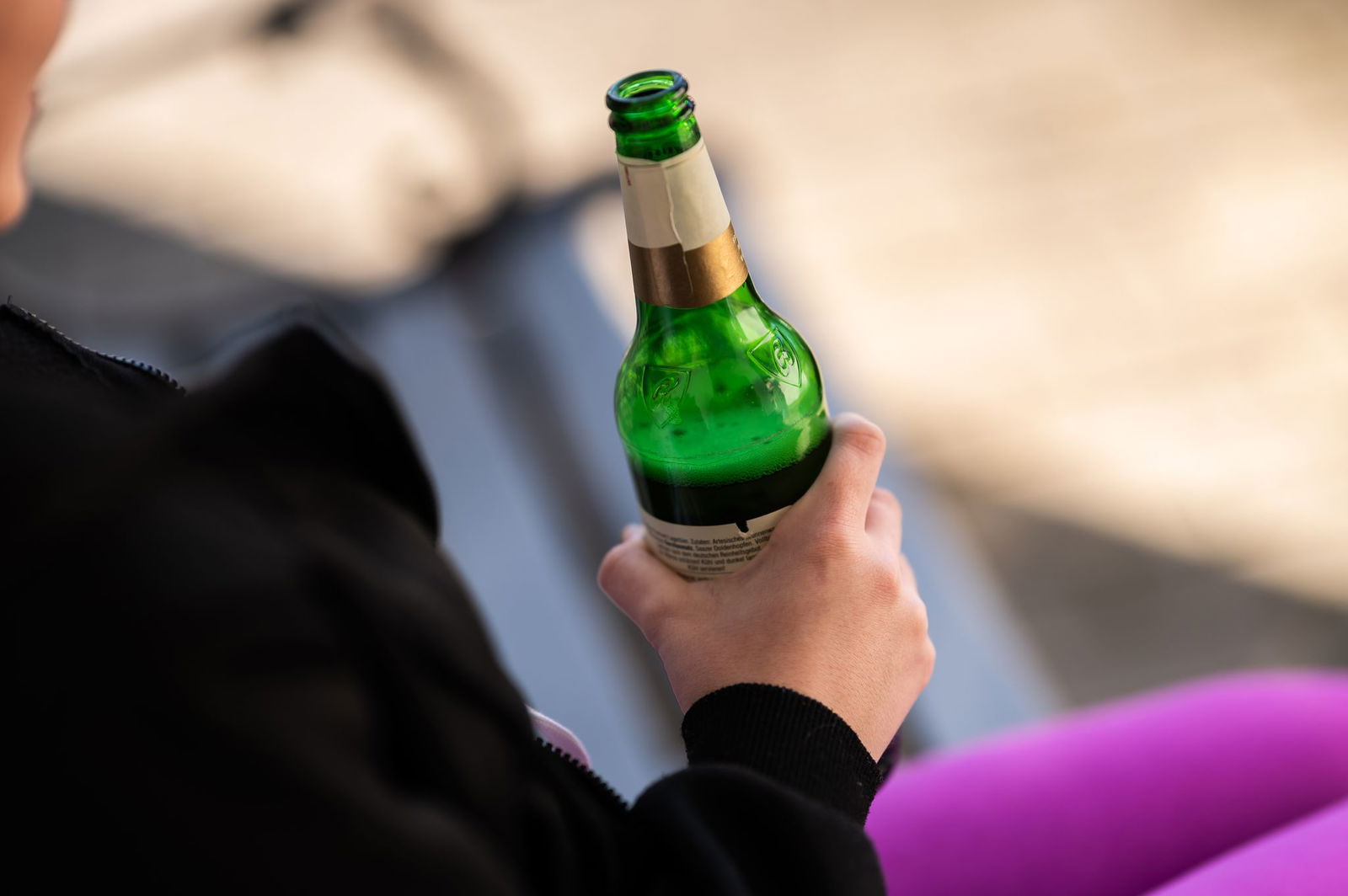 Die Zahl der Krankenhausaufenthalte, bei denen Alkohol die Hauptursache war, ist in fünf Jahren von knapp 38.600 im Jahr 2019 auf rund 30.200 im Jahr 2024 gesunken – ein Rückgang von 22 Prozent. (Symbolbild)