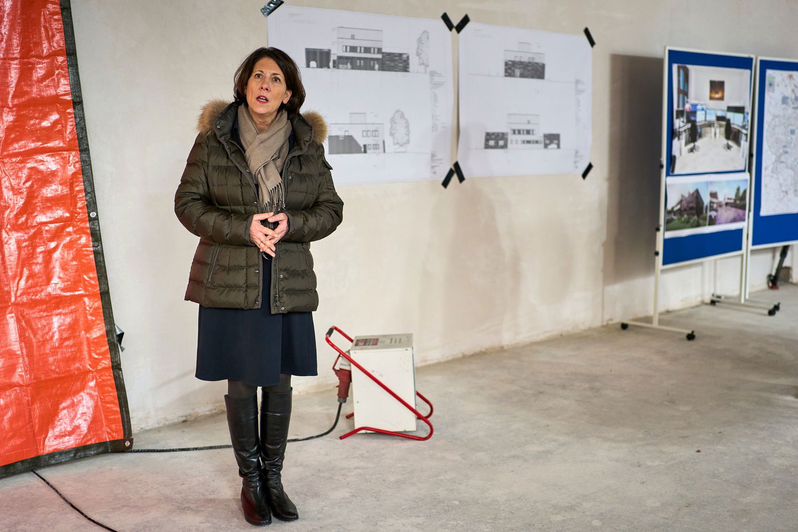 Daniela Schmitt (FDP), die Verkehrsministerin von Rheinland-Pfalz, besucht die Baustelle.