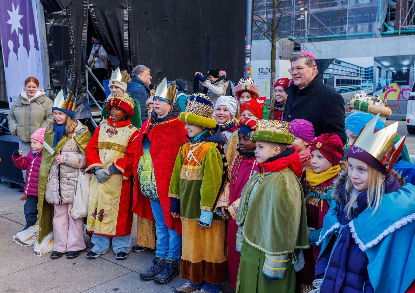  Erzbischof Stephan Burger traf Sternsinger.
