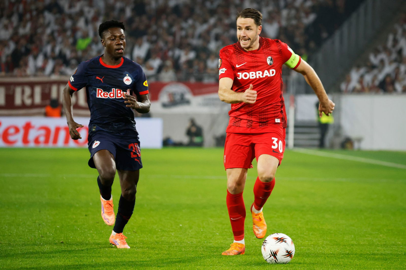 In der Europa League sind Christian Günter (r.) und der SC diese Saison noch ungeschlagen.