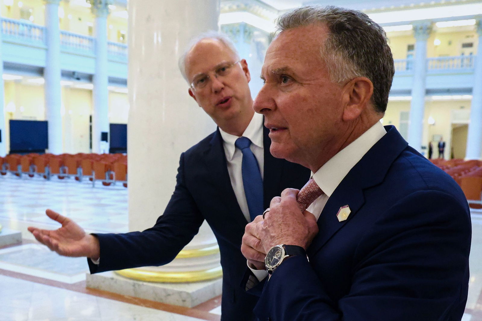 Kreml-Unterhändler Kirill Dmitrijew (links) und der Sondergesandte Steve Witkoff bei Gesprächen sind die Hauptfiguren bei den Gesprächen in Miami. (Archivbild)