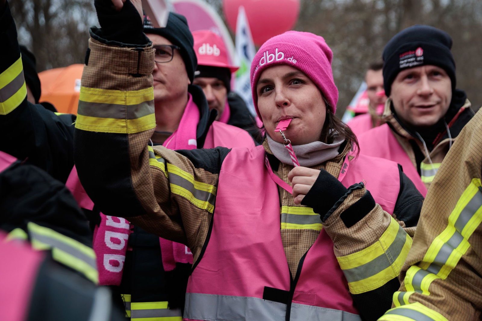 Proteste zum Verhandlungsauftakt.