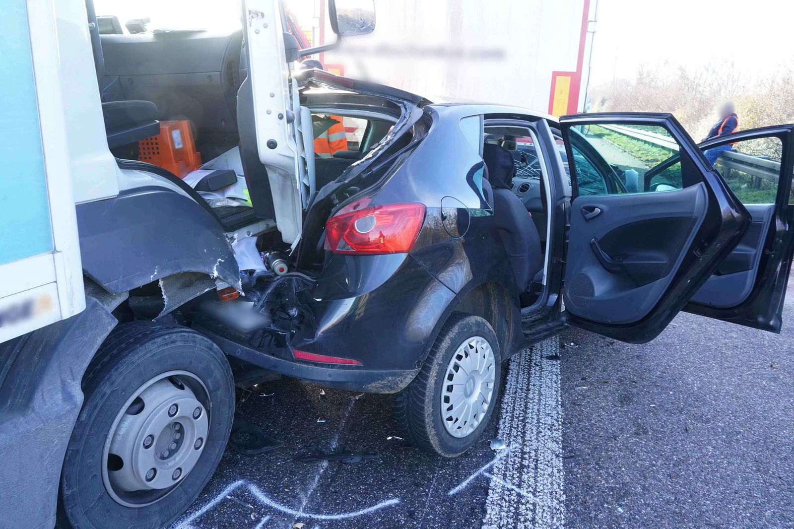 Mehrere Menschen wurden wohl teils schwer verletzt.