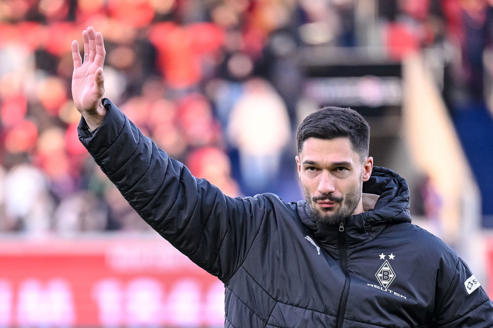 Tim Kleindienst konnte nach seiner Knie-Operatkion oft nur zuschauen. (Archivbild)