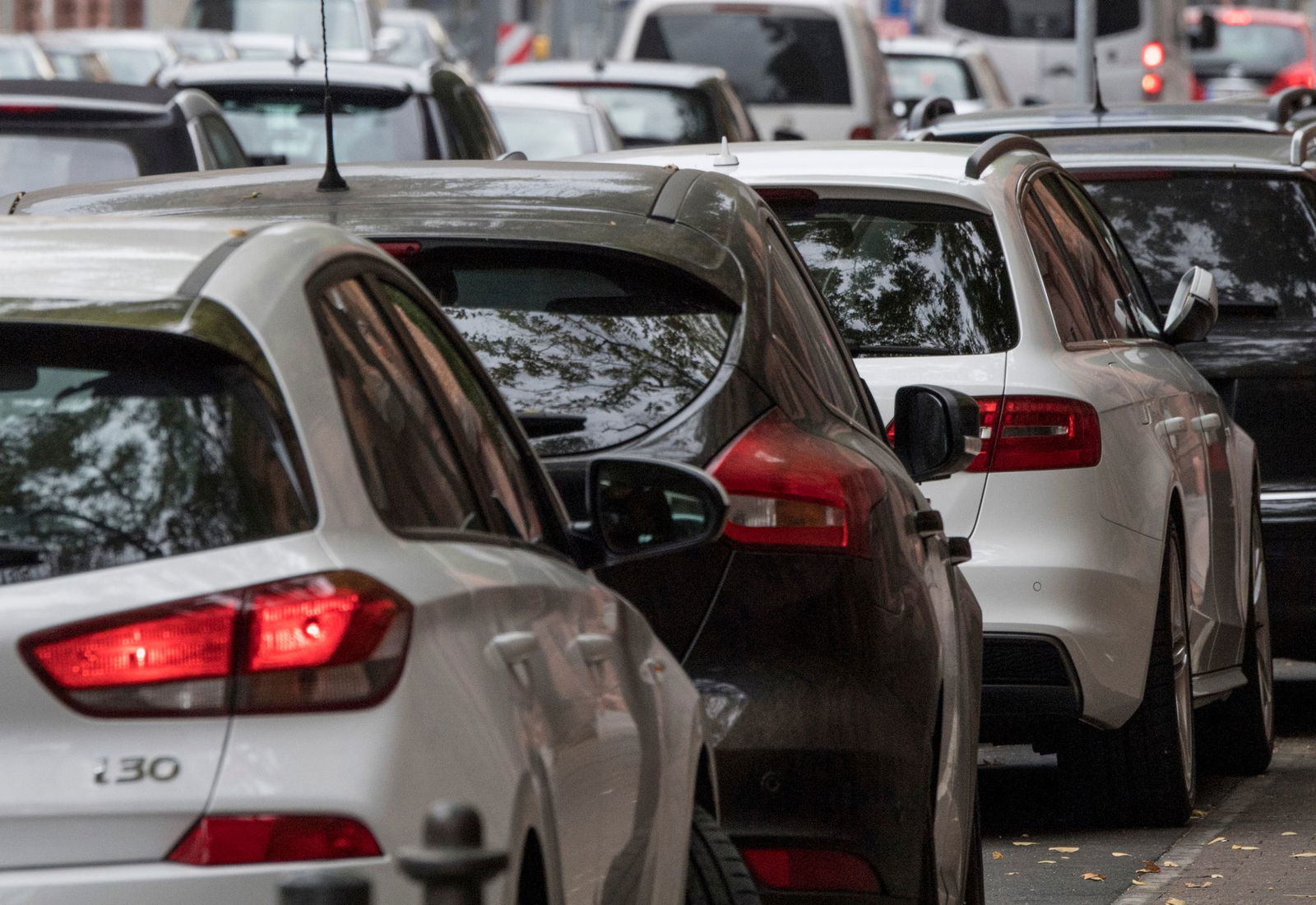 Wer mit dem Auto unterwegs ist, braucht unter Umständen Geduld. (Symbolbild)