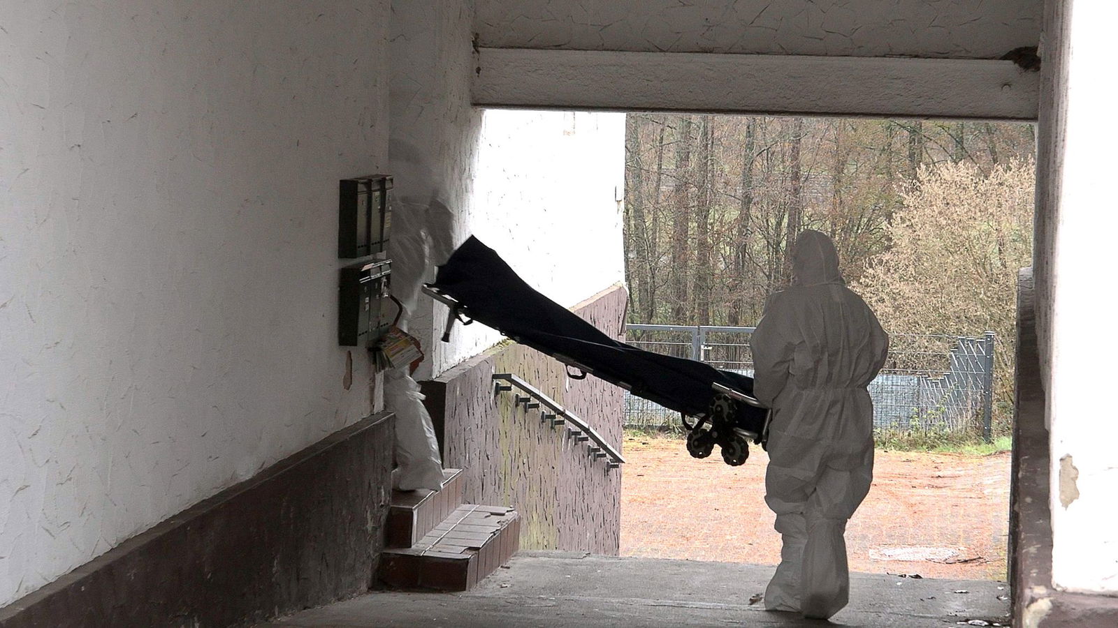 Ende November wurde ein 58-jähriger Gerichtsvollzieher im Saarpfalz-Kreis bei einer Zwangsräumung getötet. Der mutmaßliche Täter, ein 42-jähriger Wohnungsinhaber, befindet sich in U-Haft. (Archivbild) 